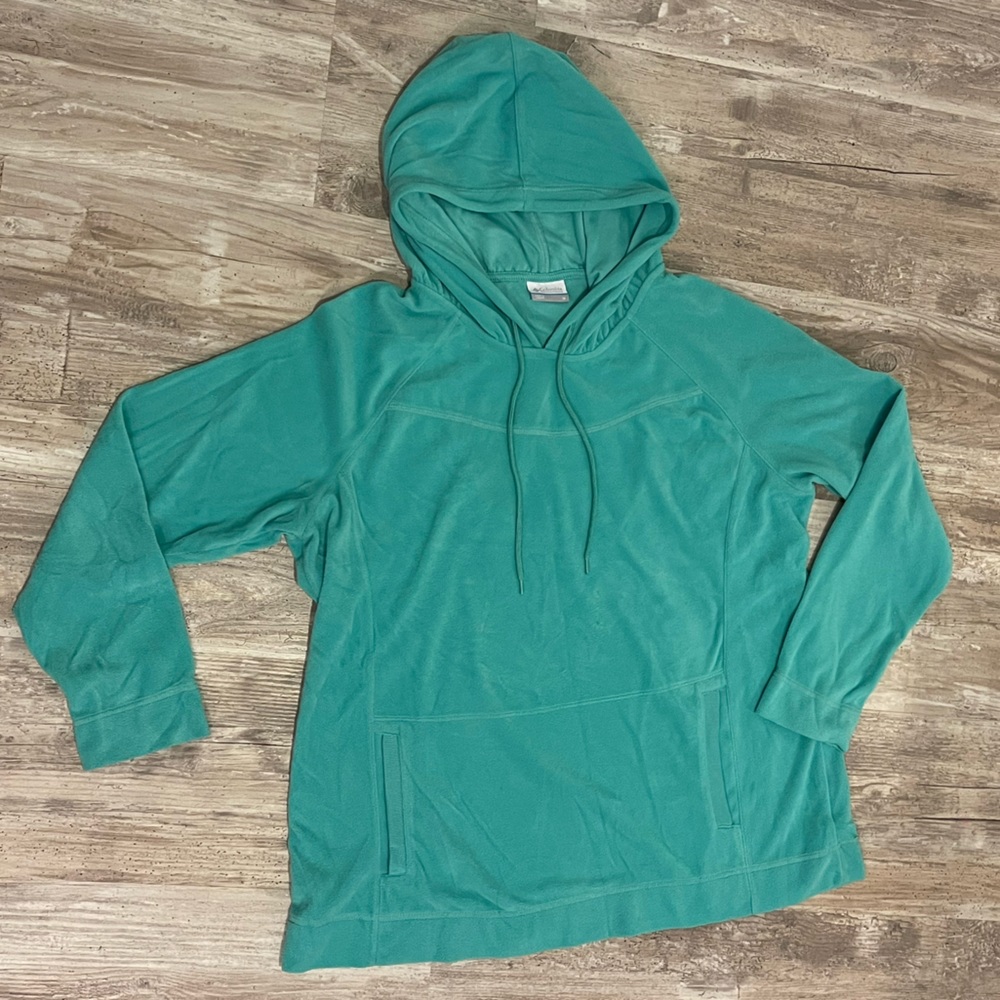 Size 1X Columbia Lightweight Pullover Hoodie with front pouch.